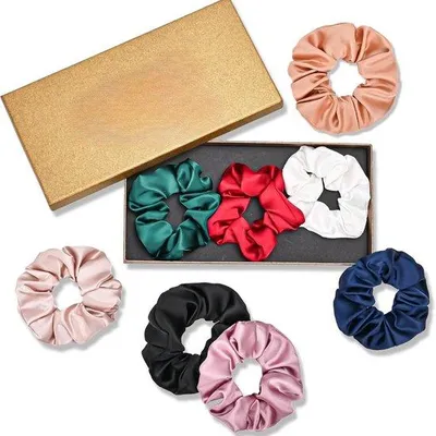 Produktbild von Famanu Scrunchies Set 8 Stück - Satin-Haargummis für dickes, dünnes und lockiges Haar