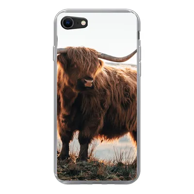 Produktbild von MuchoWow® Handyhülle Schutzhülle Hülle für iPhone SE 2020 Schottische Highlander - Tiere - Ländlich - Landschaft - Kuh - Natur Silikon Softcase Handy Hülle - Kartenbesitzer