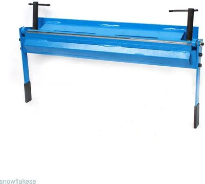 Productafbeelding van Tafelbuigmachine, 630 mm. Buigcapaciteit: 1,2 mm. Maximale buighoek: 120°. Gietijzeren, handbediende buigmachine. Kantbank, plaatbuigmachine, handbediende buigmachine voor buizen en plaatmaterialen