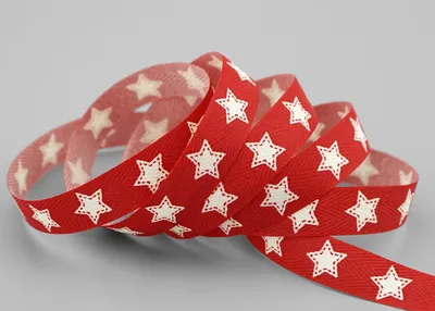 Productafbeelding van Omgoods - 20m x 15mm Decoratieve Sterrenlint in Rood voor Cadeaus