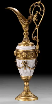 Produktbild von Casa Padrino Luxus Barock Weinkrug Gold / Weißgrau 16 x H. 39 cm - Handgefertigter Bronze Krug - Barock Deko Accessoires - Barock Interior - Barock Möbel - Edel & Prunkvoll