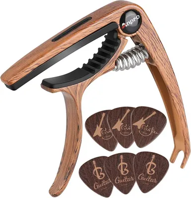 Immagine prodotto di Capotasto Anpro per chitarra con 6 plettri, colore legno