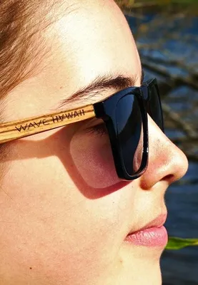 Produktbild von Wave Hawaii Sonnenbrille Tobo, Glossy black PC + Zebra Wood WH1119
