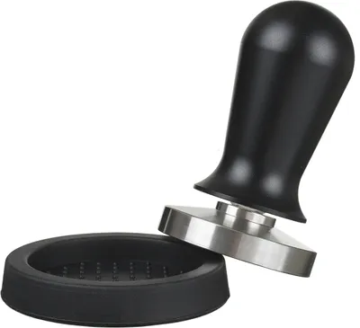Produktbild von scarlet espresso | Tamper »Perfetto« für Barista; auf 35 lbs Anpressdruck kalibiriert; mit Alu- oder Edelholzgriff und Präzisions-Edelstahlbasis, Größe:Set (49 mm + Tamperablage), Farbe:Schwarz
