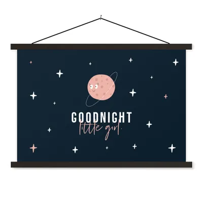 Produktbild von MuchoWow® Textilposter Sprichwörter - Zitate - Gute Nacht kleines Mädchen - Kinder - Baby 90x60 cm mit schwarzem Rahmen - Aufhängungssatz