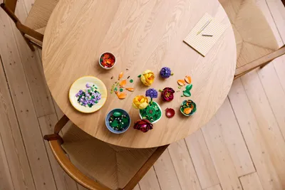 Obrázek produktu pro LEGO Botanicals Květinové aranžmá, Sada na stavění, 18 rok/roky, Plast, 1161 kusů, 1,2 kg