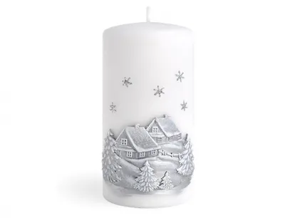 Zdjęcie produktu dla Nohel Garden Świeca świąteczna CHALOUPKY V ZIMĚ VÁLEC d7x14cm