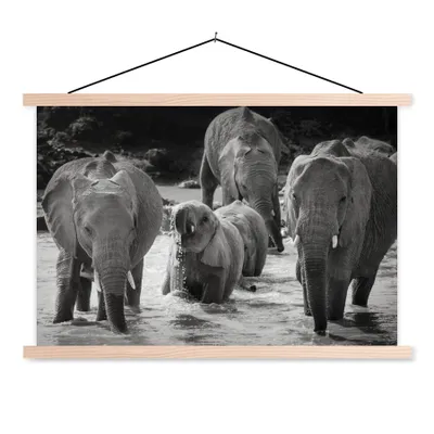 Produktbild von MuchoWow® Textilposter Elefant - Tiere - Wasser - Schwarz und weiß 60x40 cm mit holzfarbenen Rahmen - Bilder