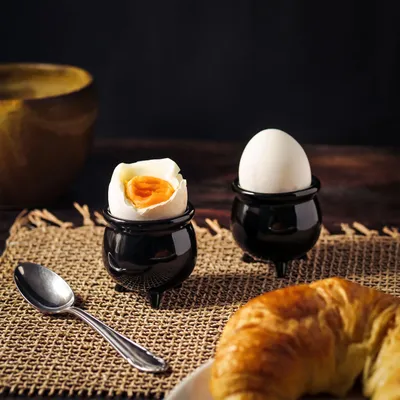 Eierdopjes Set – 2er Keramik Eierbecher im Kessel-Design, Schwarz
