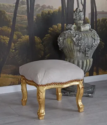 Produktbild von Barocker Fußschemel „Chateau Monfort“ im antiken Stil