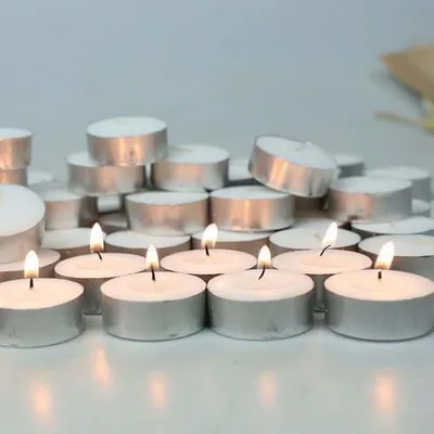 Produktbild von Unparfümierte Teelicht- und weiße Votivkerzen, 10 Stück, rauchlos und tropffrei, für Reisen, Zuhause, Weihnachten, Hochzeiten und das Schwimmbad
