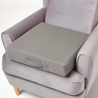 Produktbild von HOMESCAPES Orthopädisches Sitzkissen 50 x 50 x 10 cm - Sesselkissen grau