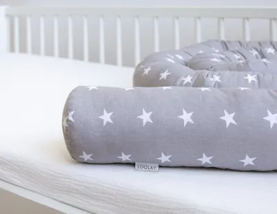 Produktbild von 150 cm Nestchenschlange STERNE Grau Baumwolle Multifunktion PREMIUM Bettschlange Zierkissen Bettrolle Dekokissen Zugluftstopper Top GESCHENK