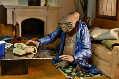 Produktbild von E.T. The Extra-Terrestrial 40 Anniversary E.T Telepathic Ultimate Figur 12cm