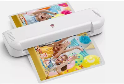Produktbild von Nestling Laminiergerät A3 A4, geräuschloses Laminieren 80-125mic, kompaktes Gehäuse, geschnittene Pappe und 10 Testhüllen OL341