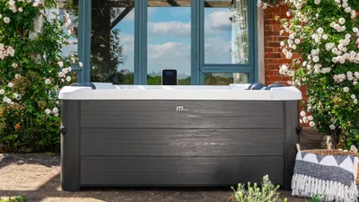 Produktbild von MSpa Whirlpool OSLO PLUS XXL größeres Modell 2026 - 180 cm XXL - inkl. LED, WiFi, UVC - 140 Luftdüsen // 8 Hydromassagedüsen