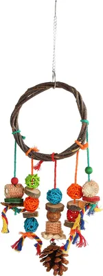 Productafbeelding van Kooiaccessoires voor papegaaien, zoals: kleurrijke houten takken, rieten ballen, maïskolven, katoenen touw, dennenappels, en kauwspeelgoed voor vogels