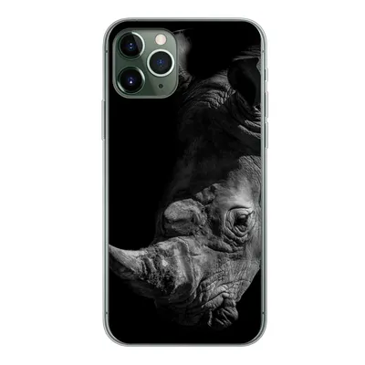 Produktbild von MuchoWow® Handyhülle Schutzhülle Hülle für iPhone 11 Pro Nahaufnahme eines Nashorns auf schwarzem Hintergrund Silikon Softcase Handy Hülle - Handy