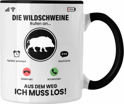 Produktbild von Trendation - Die Wildschweine Rufen An Tasse Geschenk für Wildschweine Züchter Besitzer Geschenkidee Lustig Spruch  Jäger Jagd (Schwarz)