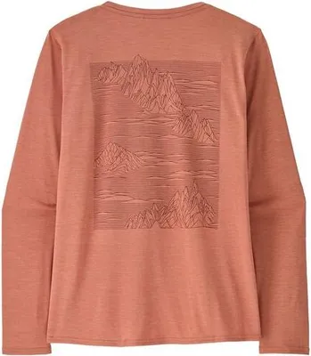 Produktbild von PATAGONIA W's L/S Cap Cool Daily Graphic Shirt STRATASPIRE: ROCK MELON X-DYE STRATASPIRE: ROCK MELON X-DYE L
