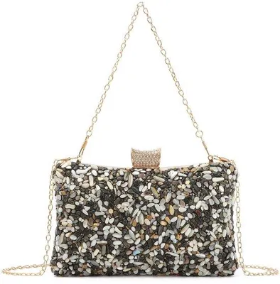 Image de Pochette noire pour femme, idéale pour les mariages et les réceptions