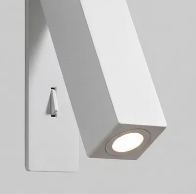 Imagen del producto de Lámpara de lectura LED para el techo C4, 3W, luz blanca cálida, 108 lúmenes, color blanco