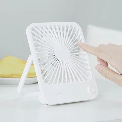 Obrázek produktu pro Přenosný stolní ventilátor – tichý, dobíjecí a sklopný v úhlu 180° s nastavitelnými rychlostmi – ideální pro domácnost i na cesty