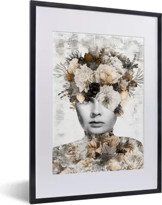 Produktbild von MuchoWow® MuchoWow® Gerahmtes Poster Frau - Schrapnell - Zeitung 30x40 cm - Poster mit zchwarzem Bilderrahmen - Wandposter Schlafzimmer
