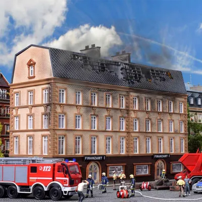 Produktbild von Vollmer 43785 - H0 Brennendes Finanzamt mit Flackerlicht rot, Rauchgenerator und