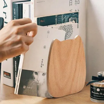 Obrázek produktu pro Podpěry do knihovny – 2 kusy dřevěných podpěr ve tvaru L s protiskluzovou spodní stranou