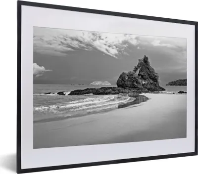 Produktbild von MuchoWow® MuchoWow® Gerahmtes Poster Das Paradies am Strand von Costa Rica in Schwarz und Weiß 40x30 cm - Poster mit zchwarzem Bilderrahmen - Bilderrahmen - Poster im Rahmen