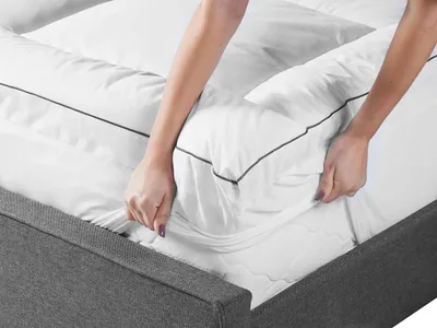 Produktbild von BELIANI Matratzentopper Weiß Baumwolle 120 x 200 cm Weich Waschbar mit Befestigung Paspel Matratzenschoner Matratzenauflage für Doppelbett