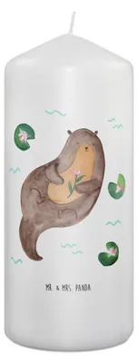 Produktbild von Mr. & Mrs. Panda Kerze Otter Seerose 19 x 8 cm - Weiß - Geschenk, Seeotter, Stumpenkerze, Erinnerungskerze, Wasser, Erinnerungslicht, glücklich, Fluss, Blockkerze