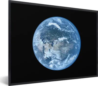 Produktbild von MuchoWow® Gerahmtes Poster Satellitenbild einer hellblauen Erde 80x60 cm - Poster mit Schwarzem Bilderrahmen Wandposter Rahmen Foto Bilder - Schwarzem - Mit Gestell
