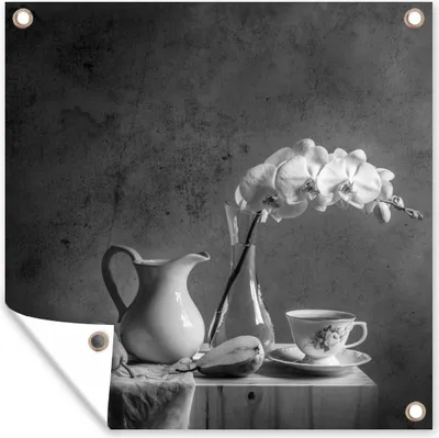 Produktbild von MuchoWow® 100x100 cm Outdoor-Poster Gartendeko Sichtschutz Garten Poster für den Garten  Tisch - Stilleben - Schwarz - Weiß
