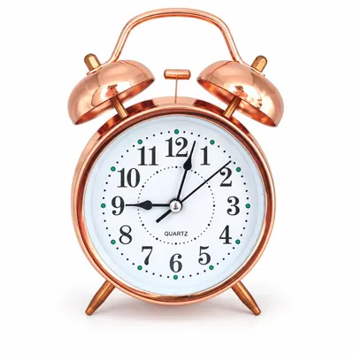 Produktbild von Retro Wecker Rose Gold im klassischen Doppelglocken-Design. Analoger Quarz-Wecker mit Licht, gut lesbarem Zifferblatt und stilvollem Vintage-Look., KI-generiertes Bild