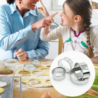 Zdjęcie produktu dla Allecto Premium – zestaw 12 okrągłych foremek do ciastek ze stali nierdzewnej z pudełkiem do przechowywania – zestaw foremek do pieczenia – foremki do ciasta