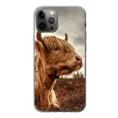 Produktbild von MuchoWow® Handyhülle Schutzhülle Hülle für iPhone 13 Pro Scottish Highlander - Strauch - Heidekraut Silikon Softcase Handy Hülle - Handy-Tasche