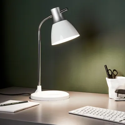 Produktbild von BRILLIANT Tischleuchte Jan | schlichte Tischleuchte | Metall/Kunststoff | silber/weiß | Druckschalter | 1x E27 max. 40 W
