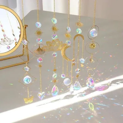 Produktbild von Unyqoos® Sonnenfänger 6er-Set aus Kristall und Metall mit Lotusperlen & Chakra-Steinen, bunte Fenster- und Hängedekoration, Regenbogenkristalle für Haus & Garten