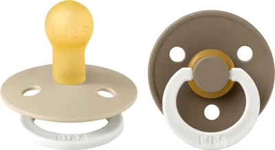 Produktbild von BIBS Colour Glow Schnuller 2er-Pack, BPA-frei. Leuchtet im Dunkeln, Kirschform Nippel. Naturkautschuk / Latex, Hergestellt in Dänemark. Größe 2 (6-18 Monate), Vanilla NIGHT / Dark Oak NIGHT