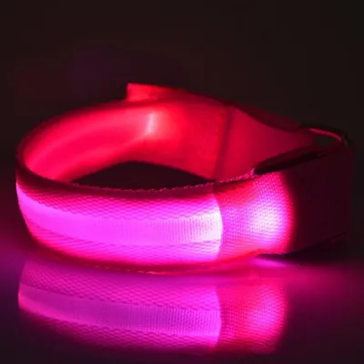 Produktbild von Leuchtendes LED-Armband für Laufen und Spazierengehen bei Nacht, reflektierendes Armband für Läufer, wiederaufladbare Jogging-Leuchte, gut sichtbare Sicherheitsausrüstung für Nachtläufe, verstellbar, für Damen, Herren und Kinder – Grün,Pink