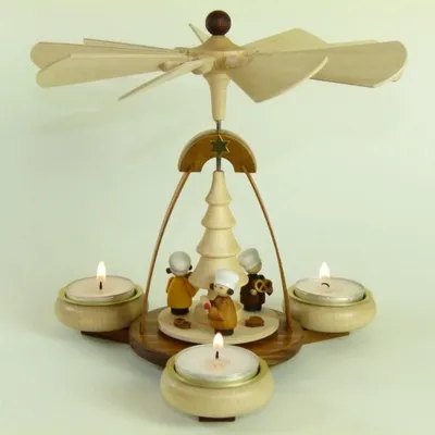 Zdjęcie produktu dla Piramida na świeczki typu tealight „Świąteczna piekarnia” wys. x szer. 19 x 19,5 cm NOWA