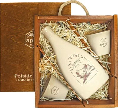 Produktbild von Klasztorny Met Dwójniak-Halber (Keramik) Geschenkset in einer Holzbox mit kleinen Keramikbechern | 500ml | 16% Alkohol Metwein | Polnische Produktion