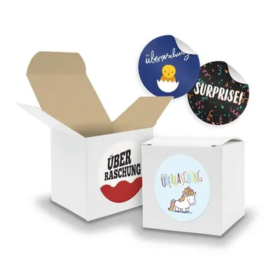 Produktbild von SET Überraschung (Motiv45) 24x Faltschachtel Würfel 6,5cm weiß innen braun+Stick