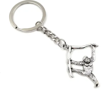 Produktbild von Onwomania Affe kleternd Silber Chimpanse Schlüsselanhänger Metall Glücksbringer in Alu Geschenkbox, ideal zum Verschenken