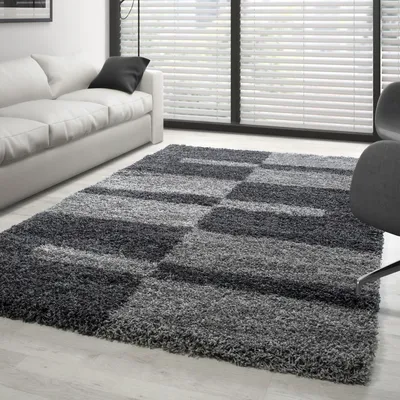Produktbild von Grauer, hochfloriger Teppich mit geometrischen Mustern für Wohn-/Schlafzimmer – Florhöhe 30 mm 140 x 200 cm