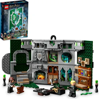 Produktbild von LEGO 76410 Harry Potter Hausbanner Slytherin Set, Hogwarts Wappen, Schloss Gemeinschaftsraum Spielzeug oder Wanddisplay, Sammel-Reisespielzeug mit Draco Malfoy Minifigur