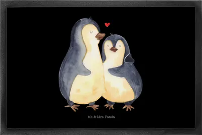 Produktbild von Mr. & Mrs. Panda Schmutzmatte Pinguin umarmen 50 x 75 cm - Schwarz - Geschenk, Hochzeitsgeschenk, fußmatte, Türvorleger, Fußabstreifer, Eingangsteppich, Paar, Hochzeit