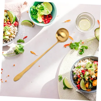 Produktbild von Suppenkelle aus Edelstahl mit langem Griff, ergonomischer Form und rundem Schöpflöffel